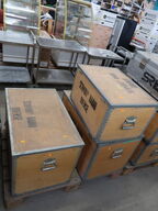 3 stk. PLYFA kasse med 6 stk. scenelamper