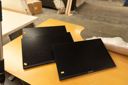 3 stk. Monitor VOXICON P24FHD inkl. Bordbeslag