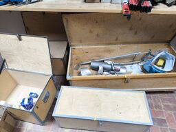 4 stk. værktøjskasser i finér inkl. indhold