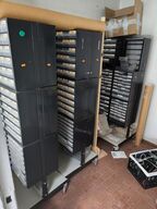 3 stk. komponentskabe m. skuffer på hjul