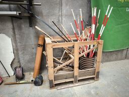 Gummihammer, dampspærre, kabeltrome, træbur m.v.