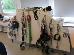 Div. sikringsgrej, faldblokke m.v. inkl. stativ