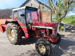 Traktor INTERNATIONAL 1055