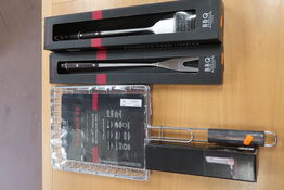 4 stk BUGATTI cesta bbq pepper mill, tectanfular grill, fork, cleaning brush