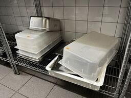 Blandet indhold af reol