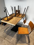 Bord m. 4 stole LXB: 120X70 CM.