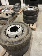 4+2 Lastbil dæk og fælg Continental. -  2x pigdæk  215/75R17,5 - 4x215/75R17,5