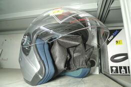 Str. M styrthjelm, pilot-model