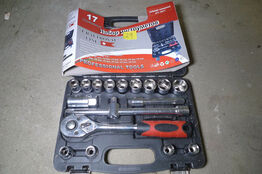 17 dele topnøglesæt ½" i kuffert