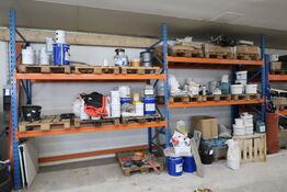 16 stk. paller med div. Varelager og værktøj