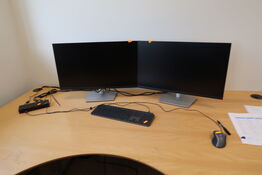 2 stk. computerskærme DELL P2722H, tastatur, mus, dockingstation LENOVO ThinkPad Hybrid USB-C with USB-A Dock