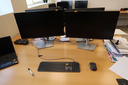 2 stk. computerskærme DELL P2722H, tastatur, mus, dockingstation LENOVO ThinkPad Hybrid USB-C with USB-A