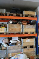 6 stk. paller med div. Varelager m.m. samt div. Dunke