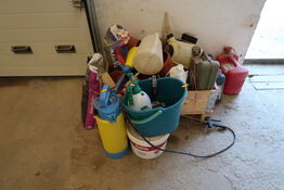 Div. Dunke, tryksprøjter, varelager m.m.