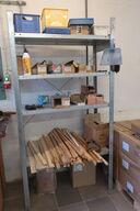 Reol med div. Skruer m.m.