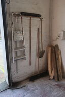 Trappestige samt div. Haveredskaber