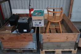 2 stk. paller med indhold