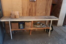 Arbejdsbord med indhold