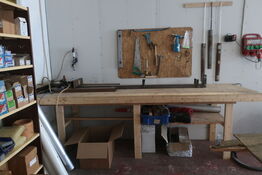 Arbejdsbord med indhold, div. Værktøj m.m.