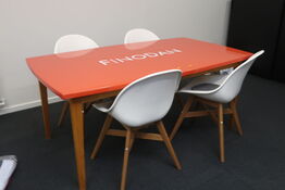 Mødebord med 4 stk. mødestole