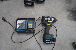 Akku slagnøgle MAKITA DTW70 med batteri og lader