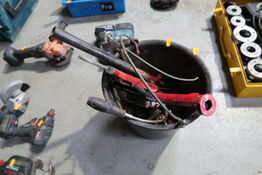 Spand med div. værktøj