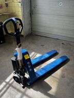 Pallet lifter - long forks