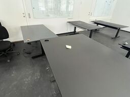 Fem hæve/sænkeborde, assorterede