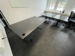 Tre hæve/sænkeborde. 