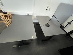 Tre hæve/sænkeborde. 