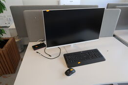Computerskærm SAMSUNG S32AM501NU med dockingstation, tastatur og mus