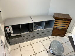 2 stk. reoler, MONTANA m. gammelt akivskab