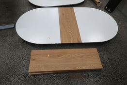 Spisebord med tillædsplader (bordben er under bordet)