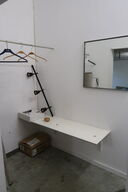 Tøjstativ, hylde samt spejl m.m.