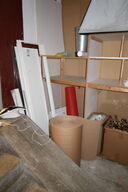 Bøjler, pakkeemballage, reoler, kasse med LED spots INTERLIGHT m.m.