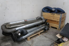 Udsugningsarm samt diverse slanger 