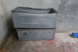2 stk. Metalkasser