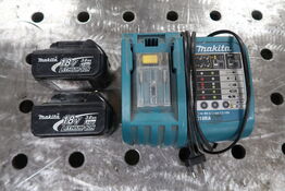 Makita lader & 2 stk. Makita batterier 3.0 Ah, 18V