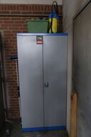 Værkstedsskab med indhold 