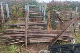 Barrels med hegnspæle (se billeder)