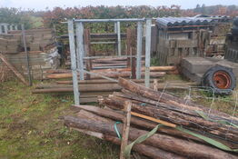 Barrels med hegnspæle (se billeder)