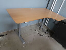 El hæve/sænke skrivebord