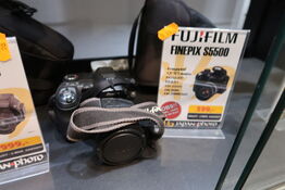 Spejlreflekskamera FUJIFILM Finepix S5500 med taske