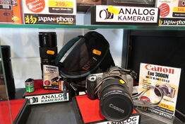 Analog kamera CANON E0S 3000N med taske med objektiv TAMRON SP 70-210mm