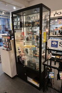 Butiksinventar uden indhold