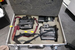 Kuffert med 2 stk. kamera NIKON MB-23, 3052380 samt flash