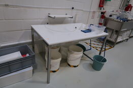 Bord, afrullerstativ, div. Spande