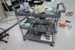 Opbevaringsvogn med indhold