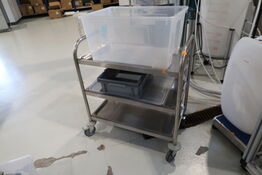 Opbevaringsvogn med indhold