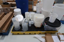 Spildekar med div. Spande